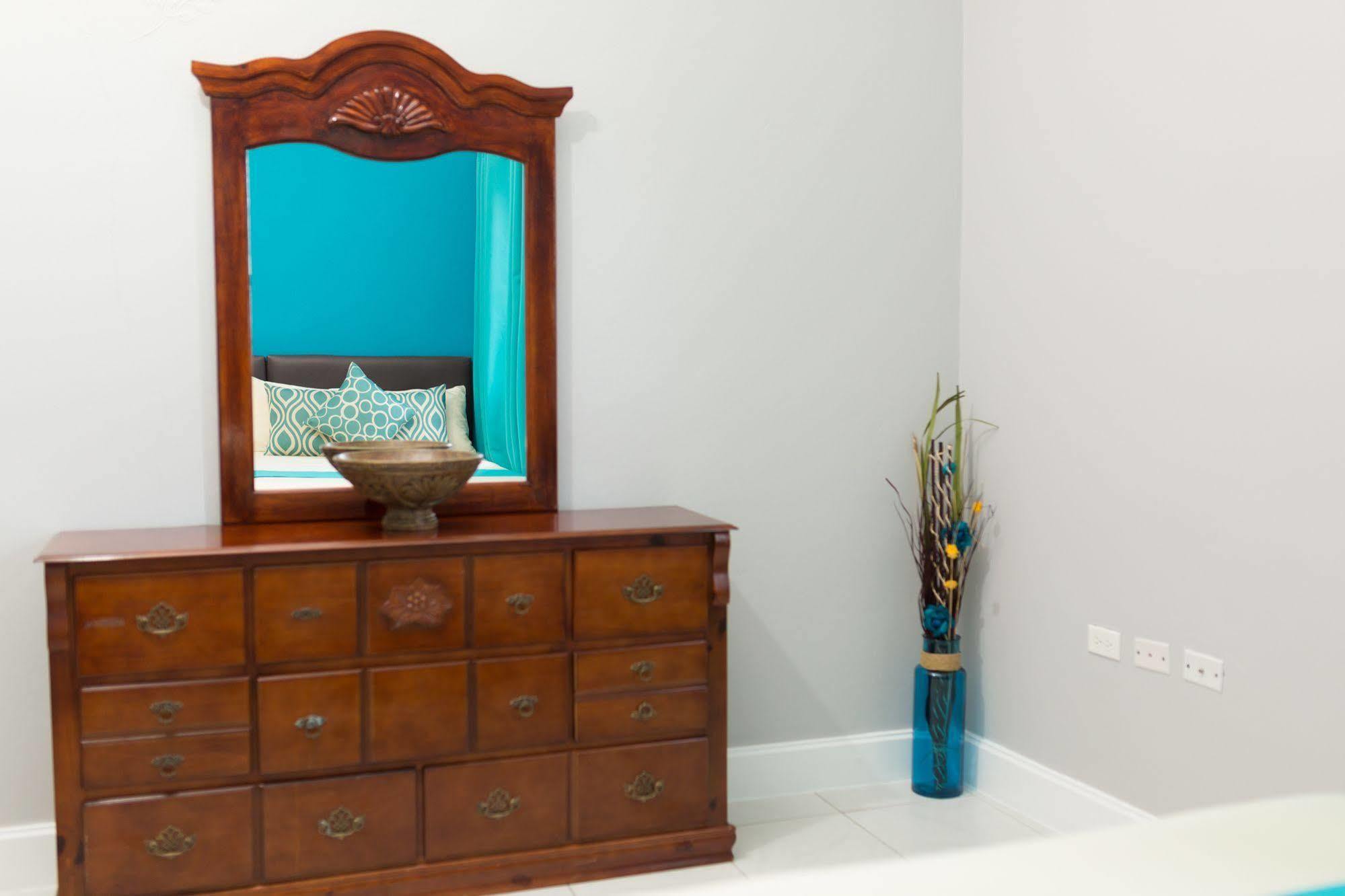 Casa Tianna Guest Apartments Kingston Luaran gambar