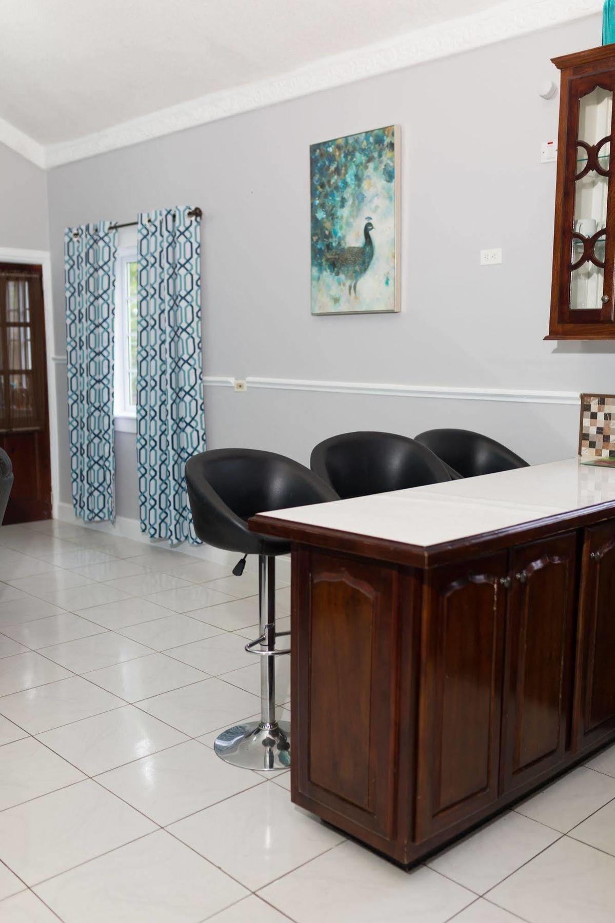 Casa Tianna Guest Apartments Kingston Luaran gambar