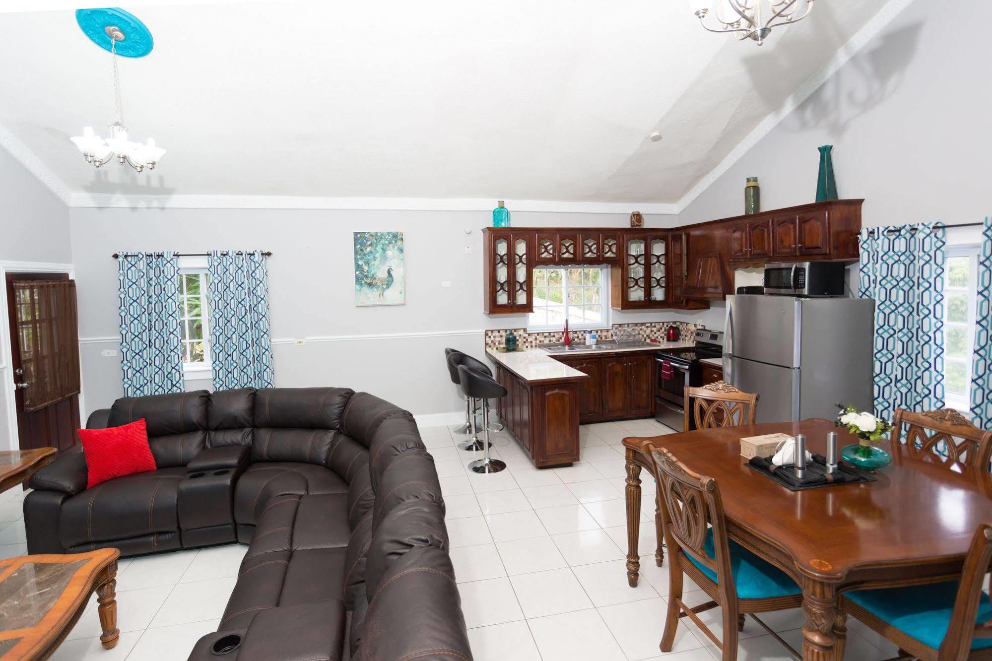 Casa Tianna Guest Apartments Kingston Luaran gambar