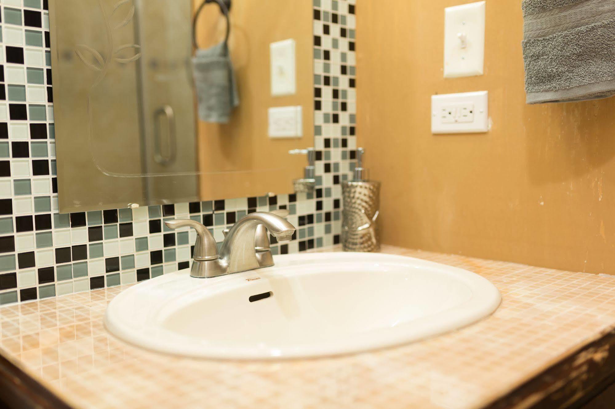 Casa Tianna Guest Apartments Kingston Luaran gambar